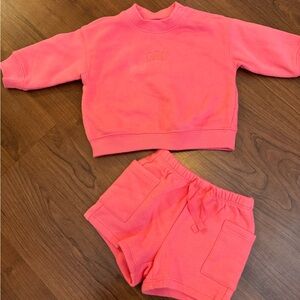GAP Baby Sweatshirt/Shorts Set - size 6-12 months